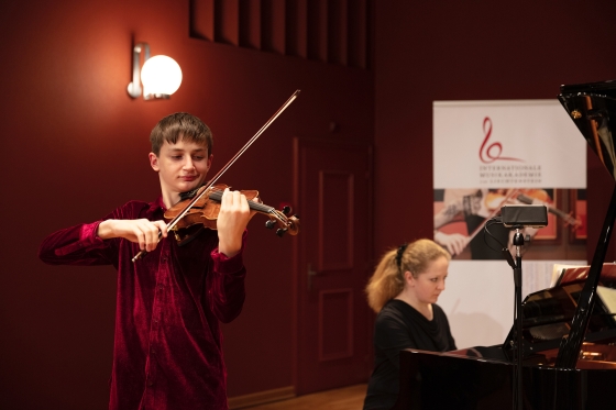 Foto von Leonhard Baumgartner an der Violine