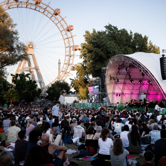 Riesenrad, Publikum und Bühne beim Prater-Picknick