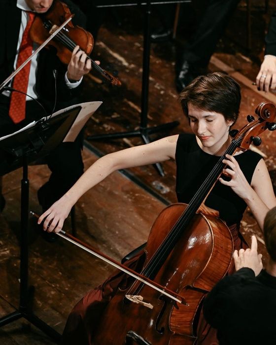 Cellistin auf Bühne WSY