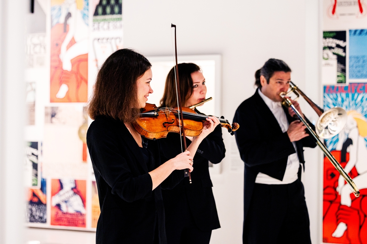 Drei Musiker:innen im Wien Museum
