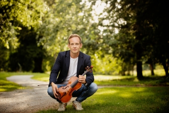 Foto von Nikolay Orininskiy mit einer Violine