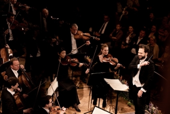 Petr Popelka mit den Wiener Symphonikern bei den Osterkonzerten "Frühling in Wien" 2023 im Wiener Konzerthaus