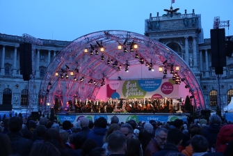 Open-Air-Bühne auf dem Heldenplatz