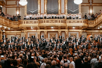Symphoniker auf der Bühne im Musikverein mit Alexandre Desplat