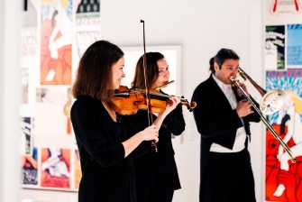Drei Musiker:innen im Wien Museum