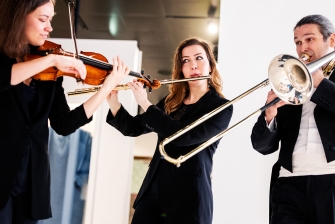 Drei Musiker:innen im Wien Museum
