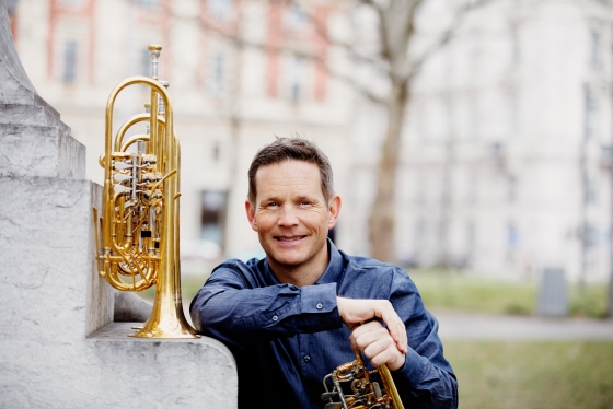 Foto von Andreas Gruber mit einer Trompete