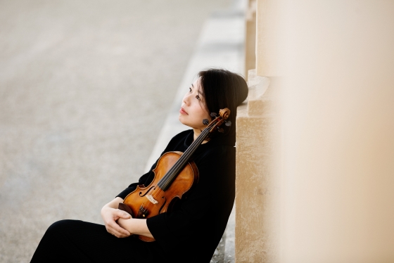 Foto von Maiko Seyama mit einer Violine