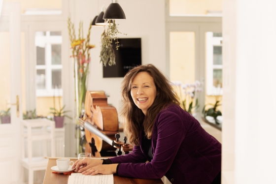 Foto von Maria Grün mit einem Cello