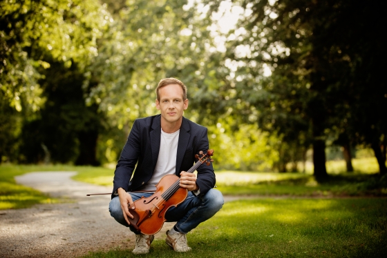 Foto von Nikolay Orininskiy mit einer Violine